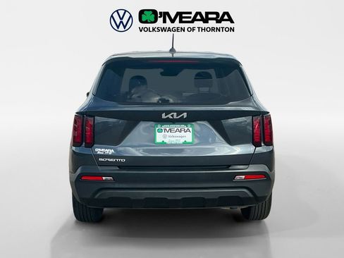 Used 2023 Kia Sorento LX FWD image 4