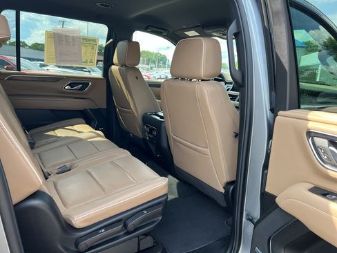 Used 2024 Chevrolet Suburban Premier AWD/4WD image 18