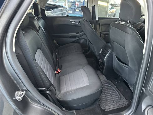 Used 2019 Ford Edge SE FWD image 18