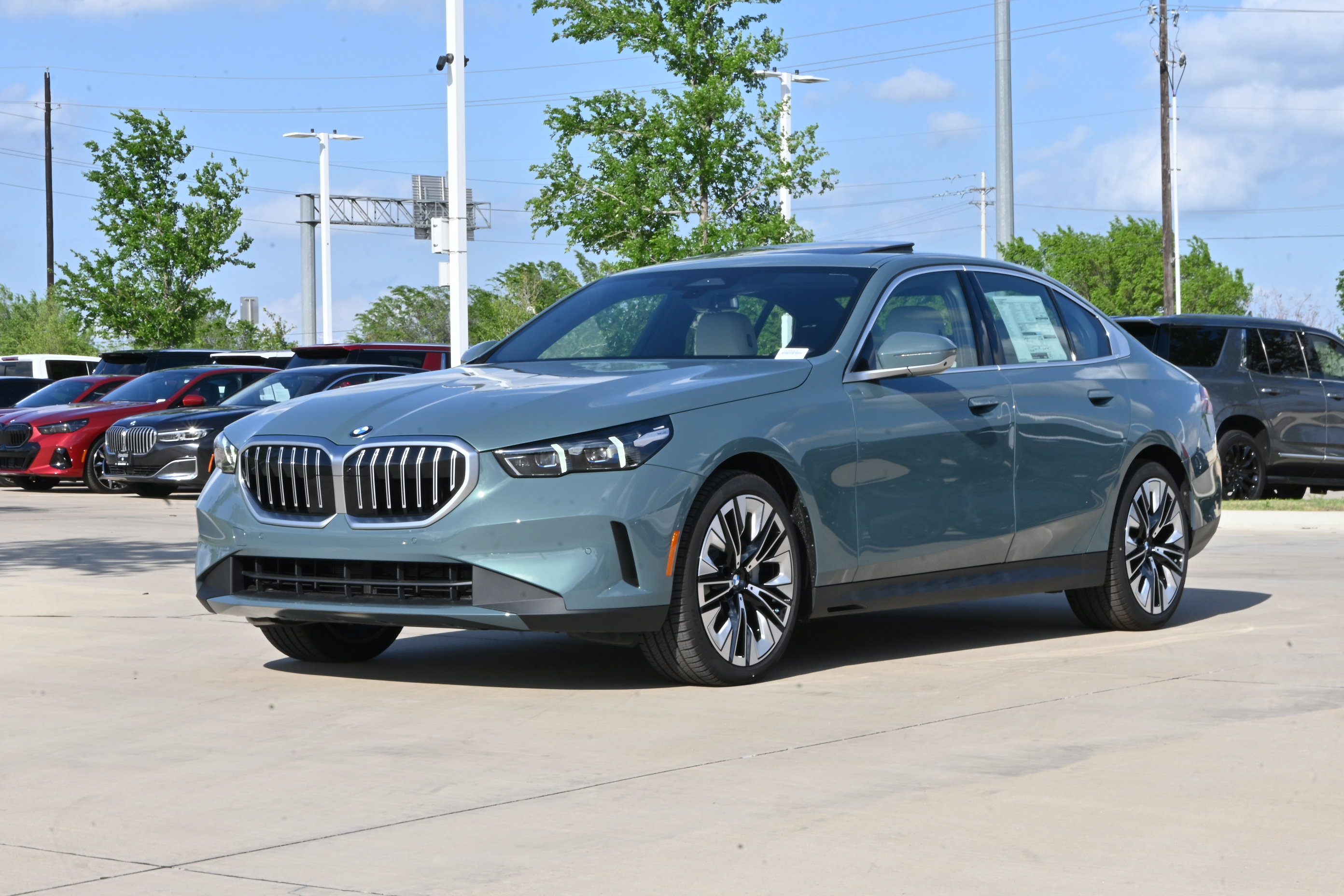 Used 2026 BMW 530i w/ Convenience Package RWD image 3