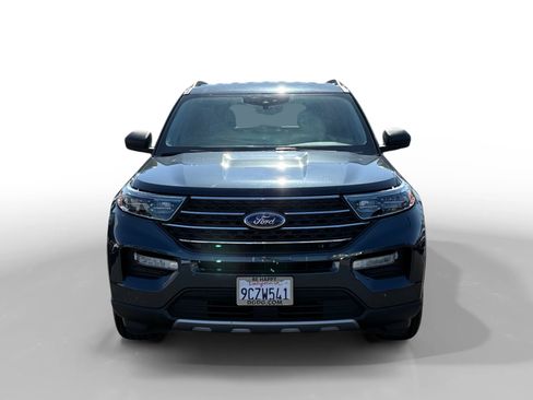 Used 2022 Ford Explorer XLT w/ Equipment Group 202A AWD/4WD image 8