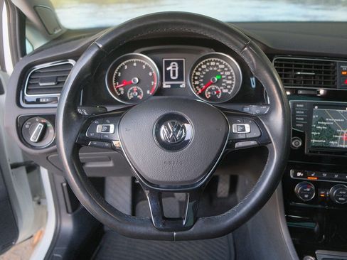 Used 2017 Volkswagen Golf SEL image 15