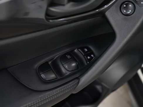 Used 2019 Nissan Rogue S AWD/4WD image 17