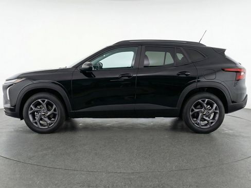 Used 2025 Chevrolet Trax LT image 5