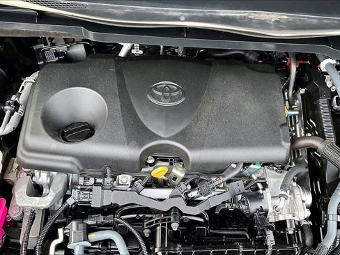 Used 2024 Toyota Sienna LE image 32