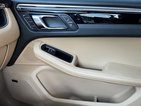 Used 2017 Porsche Macan S image 29