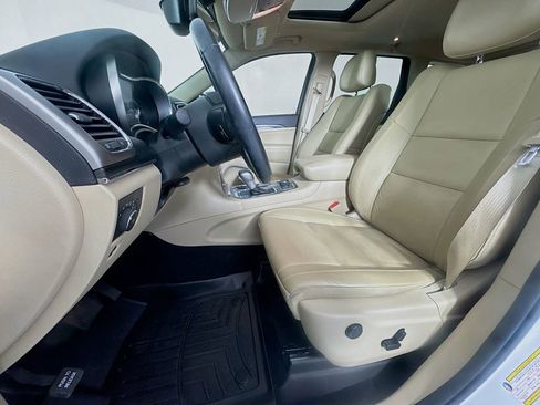 Used 2020 Jeep Grand Cherokee Limited image 25