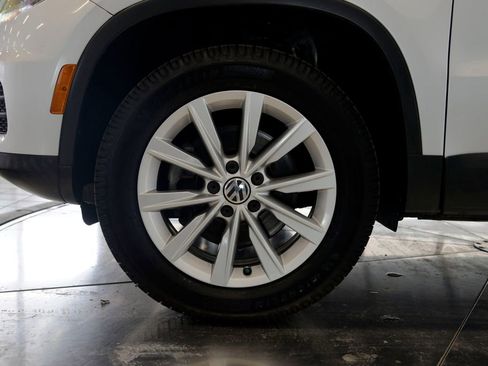 Used 2017 Volkswagen Tiguan S image 10
