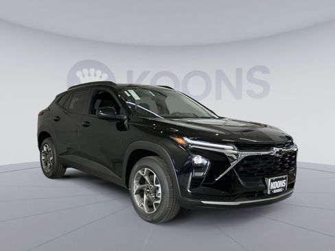 New 2026 Chevrolet Trax LT w/ Sunroof Package FWD image 18