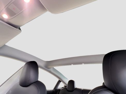 Used 2023 Tesla Model 3 Standard Range image 22