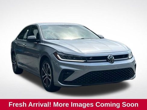 Used 2024 Volkswagen Jetta SE FWD image 1