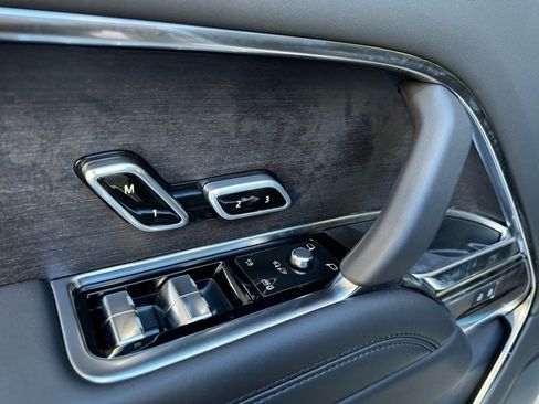New 2025 Land Rover Range Rover SE image 9