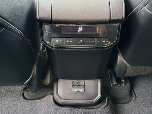 Used 2023 Toyota Highlander XLE AWD/4WD image 43