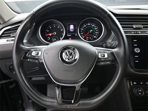 Used 2018 Volkswagen Tiguan SEL image 6