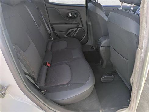 Used 2023 Jeep Renegade Latitude image 17