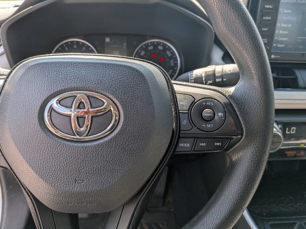 Used 2021 Toyota RAV4 XLE FWD image 15