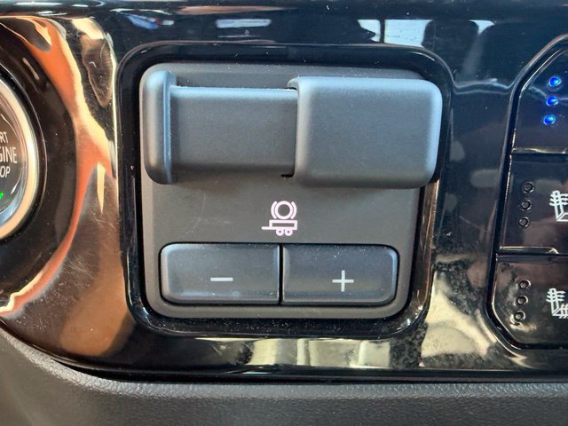Used 2025 Chevrolet Silverado 1500 ZR2 w/ Technology Package AWD/4WD image 18