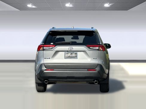 Used 2019 Toyota RAV4 XLE w/ Carpet Mat Package image 10