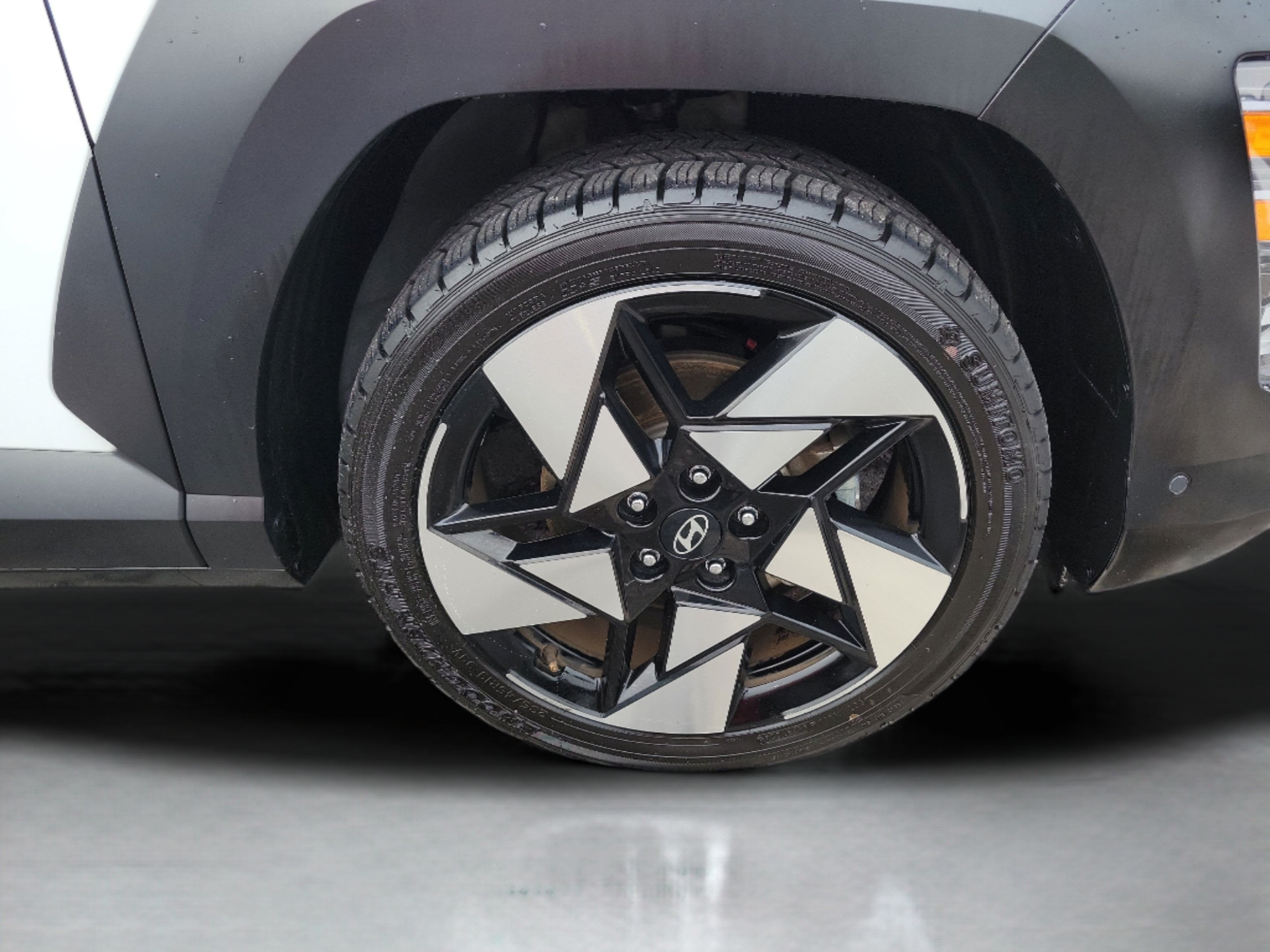 Used 2024 Hyundai Kona Limited FWD image 30