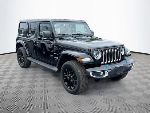 Used 2023 Jeep Wrangler Unlimited Sahara AWD/4WD image 4