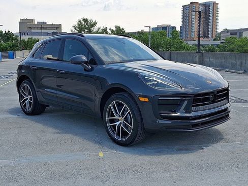 Used 2025 Porsche Macan image 7