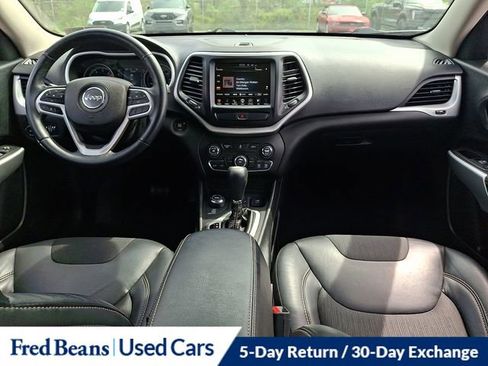 Used 2018 Jeep Cherokee Latitude Plus AWD/4WD image 15