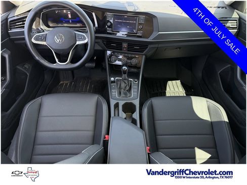 Used 2024 Volkswagen Jetta SE FWD image 16