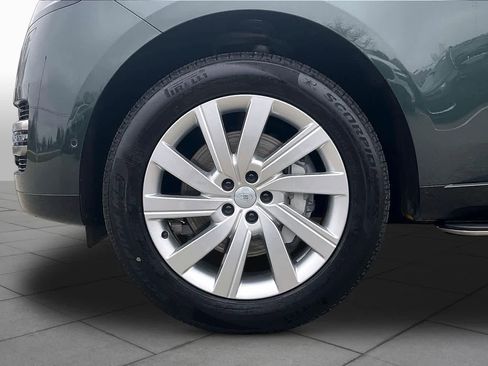 Used 2025 Land Rover Range Rover SE AWD/4WD image 9