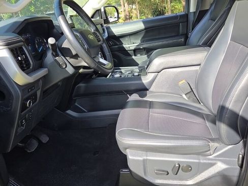 Used 2024 Ford Expedition XLT AWD/4WD image 6
