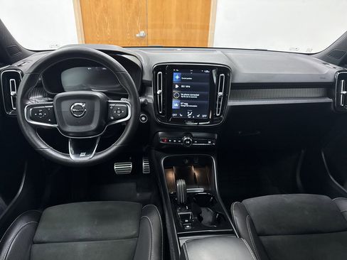 Used 2019 Volvo XC40 T5 R-Design AWD/4WD image 9
