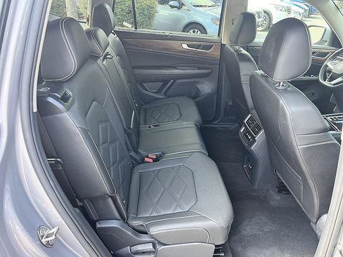 Used 2025 Volkswagen Atlas SE FWD image 21