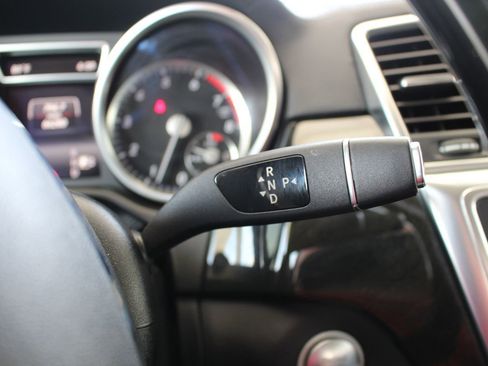 Used 2015 Mercedes-Benz GL 550 4MATIC image 32