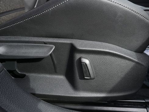 Used 2019 Volkswagen Golf R 4-Door image 59