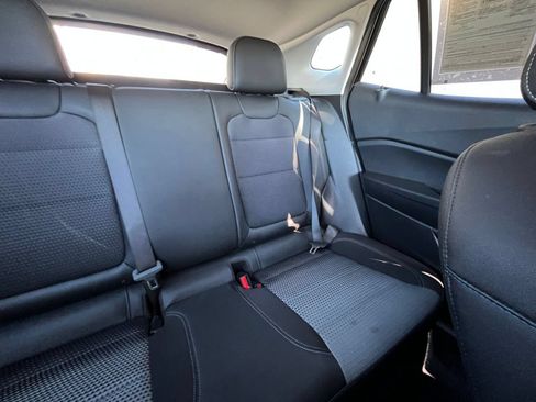 Used 2025 Chevrolet Trax LT FWD image 35