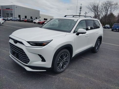 New 2026 Toyota Grand Highlander AWD Hybrid image 2