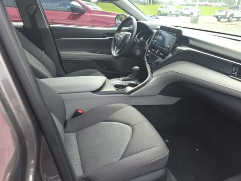 Used 2022 Toyota Camry LE image 8