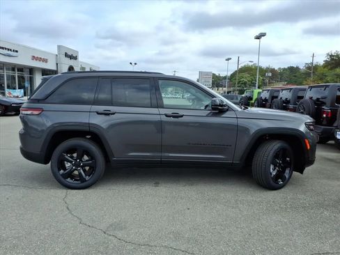 New 2025 Jeep Grand Cherokee Limited w/ Luxury Tech Group II image 3