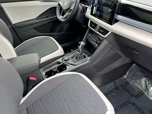 New 2026 Volkswagen Taos SE image 15