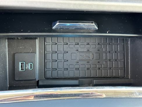 Used 2024 Ford Expedition XLT image 28