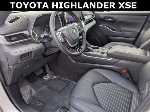 Used 2023 Toyota Highlander XSE image 26