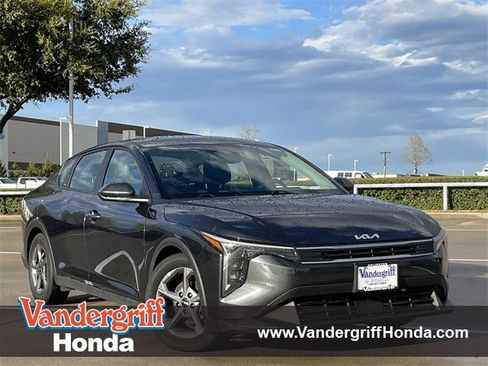 Used 2025 Kia K4 LXS image 1