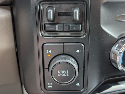 New 2026 Ford F250 Platinum w/ Platinum Plus Package AWD/4WD image 25