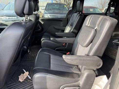 Used 2015 Chrysler Town & Country S image 10