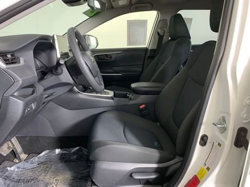 Used 2025 Toyota RAV4 LE AWD/4WD image 17