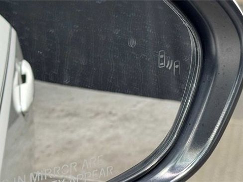 Used 2020 Toyota Corolla LE image 9