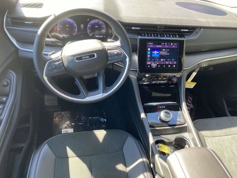 New 2025 Jeep Grand Cherokee Altitude image 12