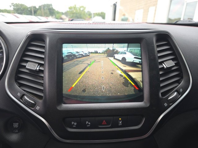 Used 2019 Jeep Cherokee Trailhawk AWD/4WD image 16