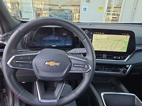 Used 2026 Chevrolet Equinox LT FWD image 11