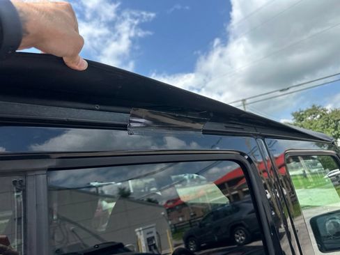 Used 2017 Jeep Wrangler Unlimited Sahara AWD/4WD image 10