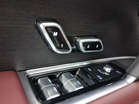 New 2025 Land Rover Range Rover SE image 12